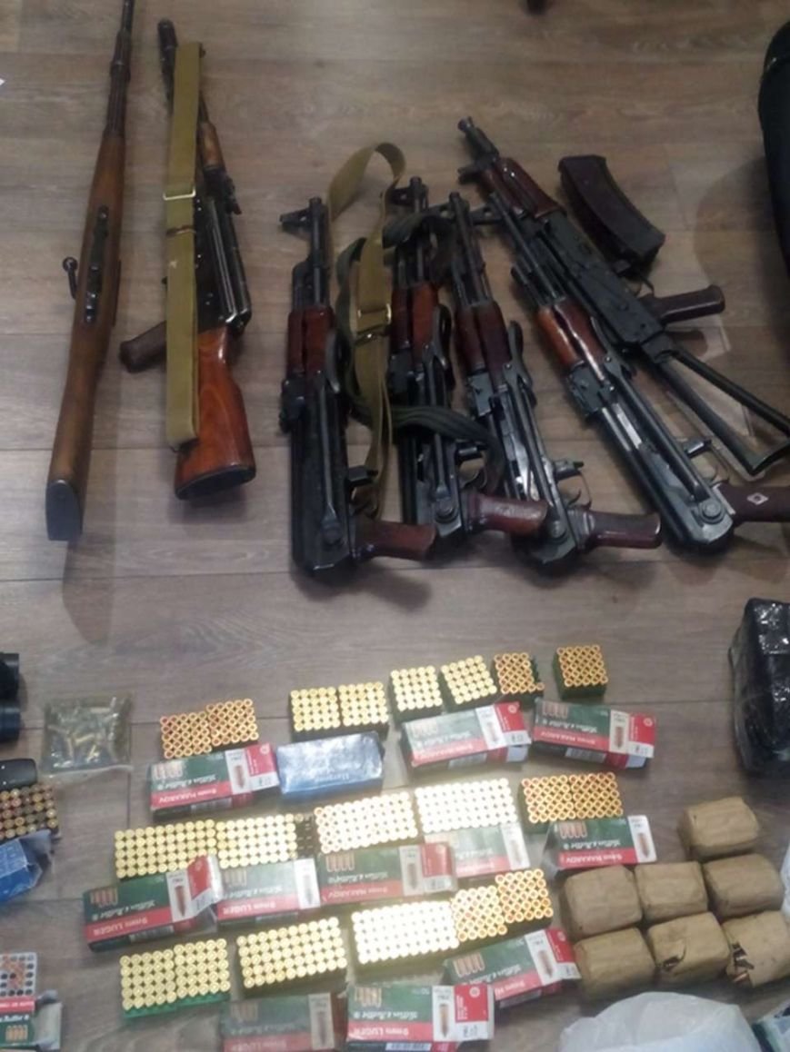 Правоохоронці Хмельниччини вилучили арсенал зброї у мешканц..., фото-2 Правоохоронці Хмельниччини вилучили арсенал зброї у мешканця Кам'янець-Подільського району, фото-2