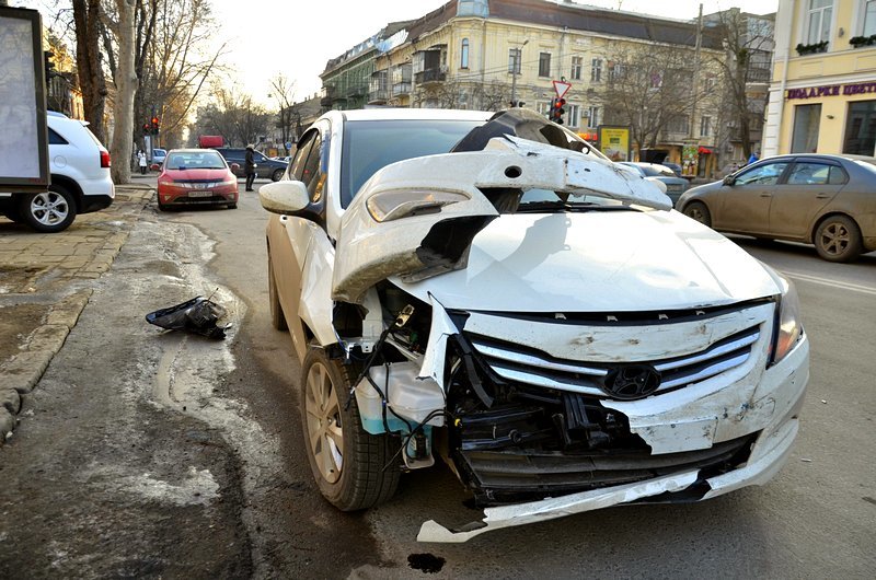 Повреждения автомобиля при дтп