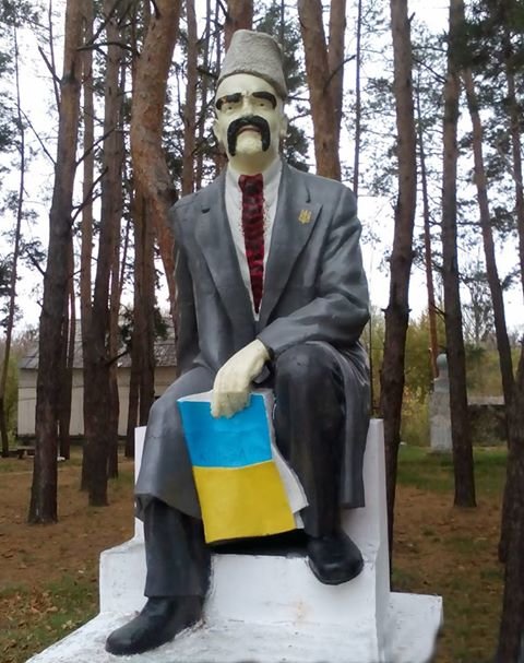 АТОшники превратили Ленина в Шевченко, фото-1 АТОшники превратили Ленина в Шевченко, фото-1