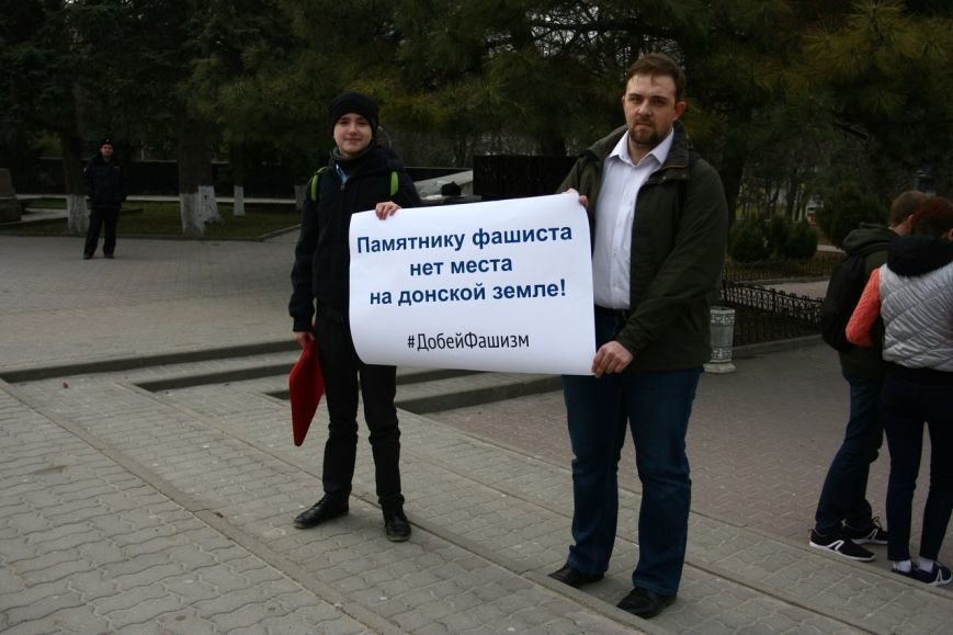 Ростовские активисты пытаются с помощью флешмоба добиться с..., фото-2 Ростовские активисты пытаются с помощью флешмоба добиться сноса памятника Краснову, фото-2