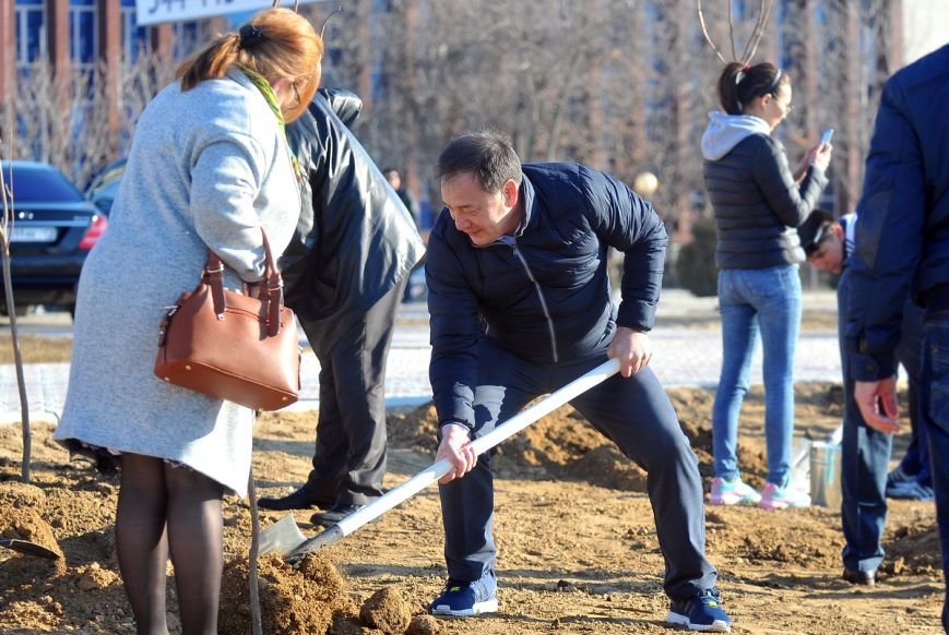 Аким Мангистауской области принял участие в посадке деревье..., фото-3 Аким Мангистауской области принял участие в посадке деревьев. Фото, фото-3