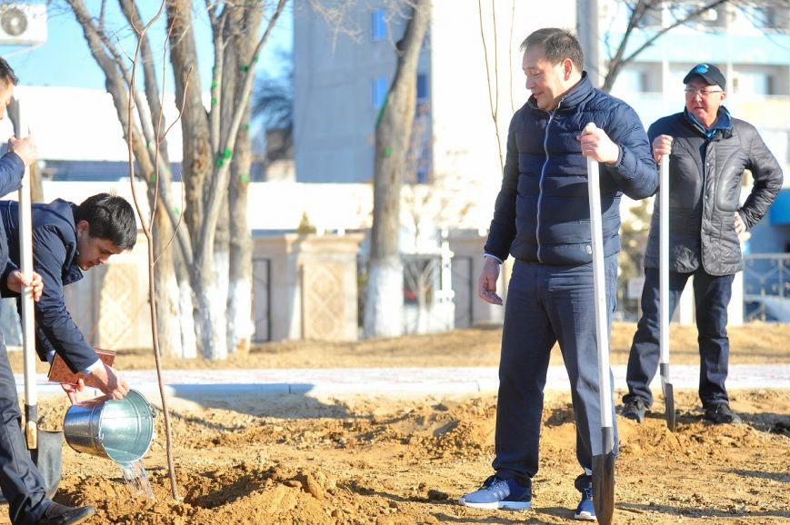 Аким Мангистауской области принял участие в посадке деревье..., фото-6 Аким Мангистауской области принял участие в посадке деревьев. Фото, фото-6