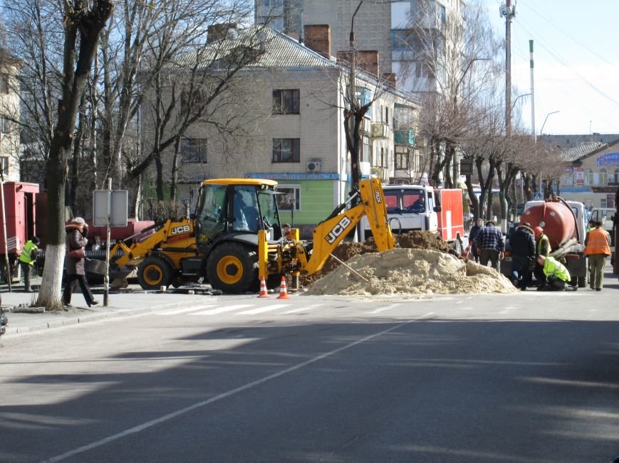 У центрі Новограда-Волинського проводяться ремонтні роботи..., фото-1 У центрі Новограда-Волинського проводяться ремонтні роботи (ФОТО, ВІДЕО), фото-1