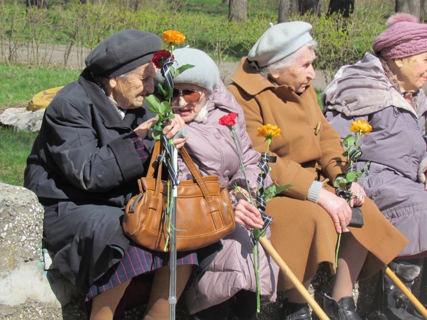 В Мариуполе возложили цветы к памятнику жертвам фашизма (Ф..., фото-3 В Мариуполе возложили цветы к памятнику жертвам фашизма (ФОТОРЕПОРТАЖ), фото-3