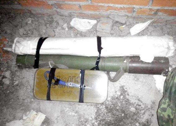 Полицейская собака нашла тайник с оружием в Донецкой облас..., фото-2 Полицейская собака нашла тайник с оружием в Донецкой области (ФОТО), фото-2