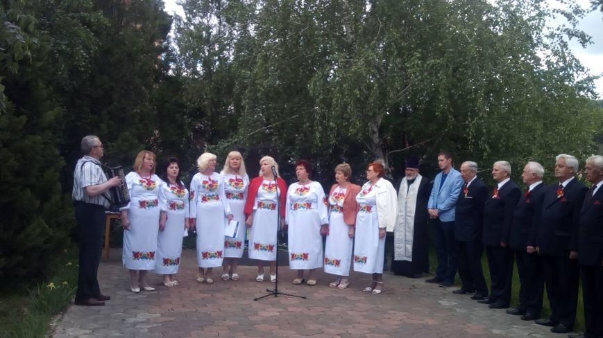 Як у селі Оноківці згадували загиблих на війні: фоторепортаж, фото-3 Як у селі Оноківці згадували загиблих на війні: фоторепортаж, фото-3