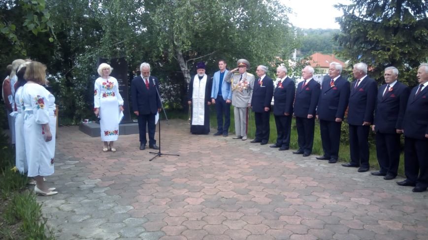 Як у селі Оноківці згадували загиблих на війні: фоторепортаж, фото-6 Як у селі Оноківці згадували загиблих на війні: фоторепортаж, фото-6