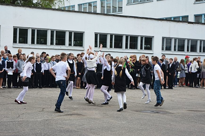 В школах Новополоцка и Полоцка прозвенели последние звонки. ФОТОФАКТ, фото-15