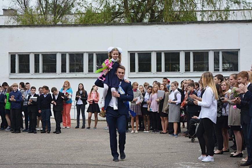 В школах Новополоцка и Полоцка прозвенели последние звонки. ФОТОФАКТ, фото-18