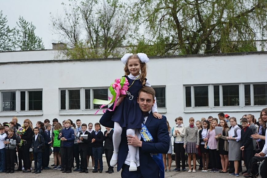 В школах Новополоцка и Полоцка прозвенели последние звонки. ФОТОФАКТ, фото-19