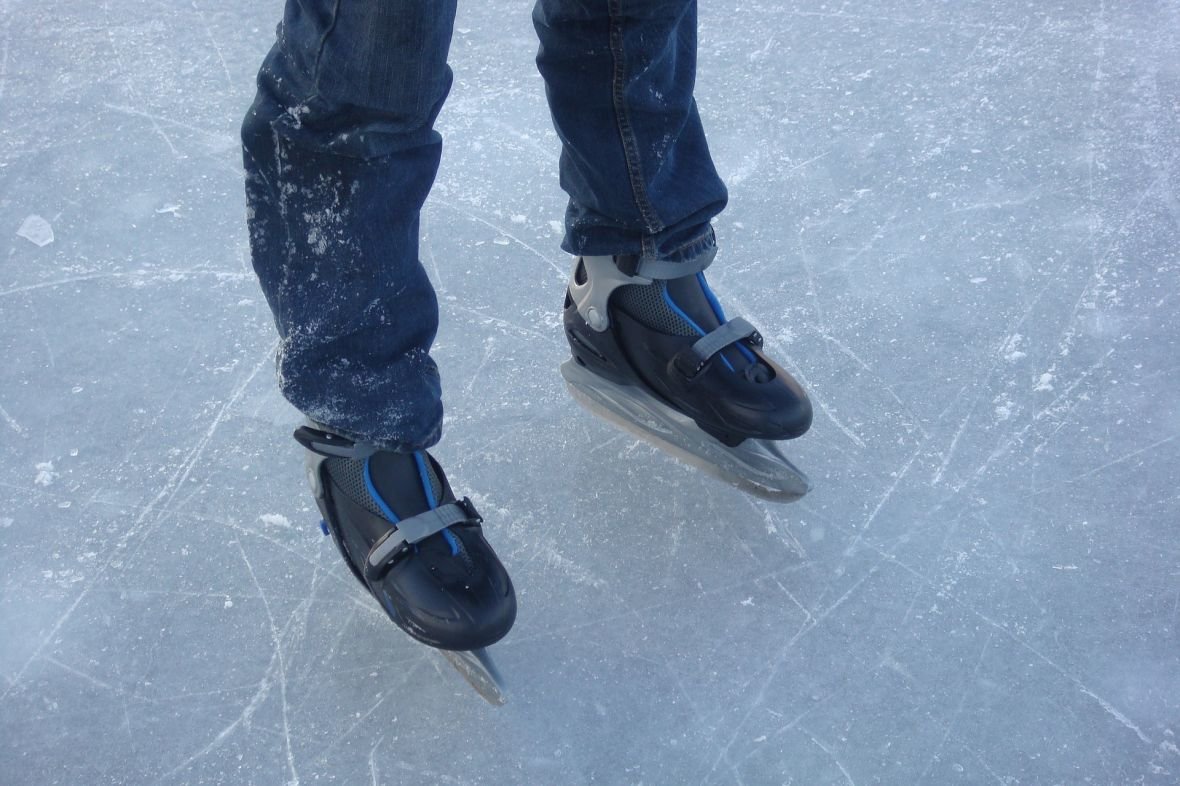 ice-skating-705185_1920